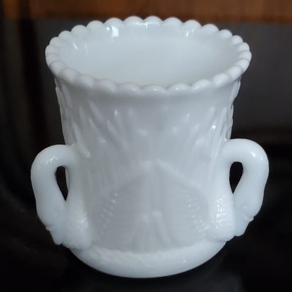 Vntg "Swan" Milk Glass Toothpick Holder by Westmoreland - Picture 8 of 14